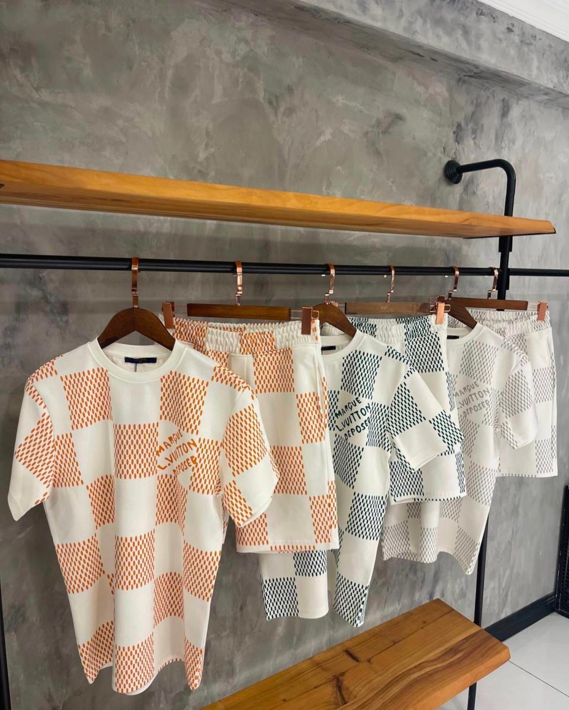 Short T-shirt LOUIS VUITTON 