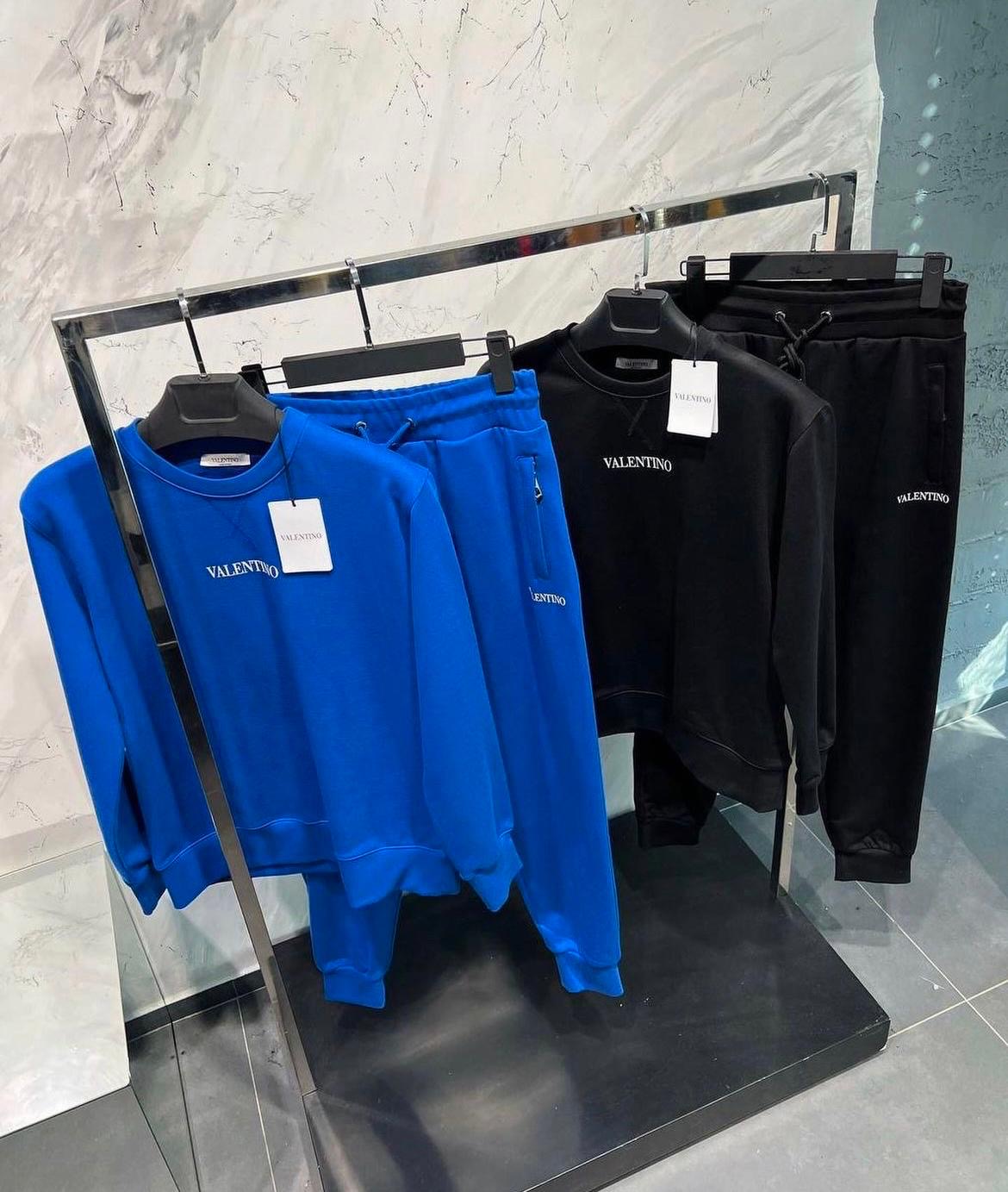 SURVETEMENT VALENTINO