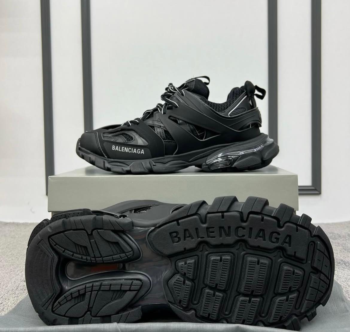 CHAUSSURES  BALENCIAGA 10