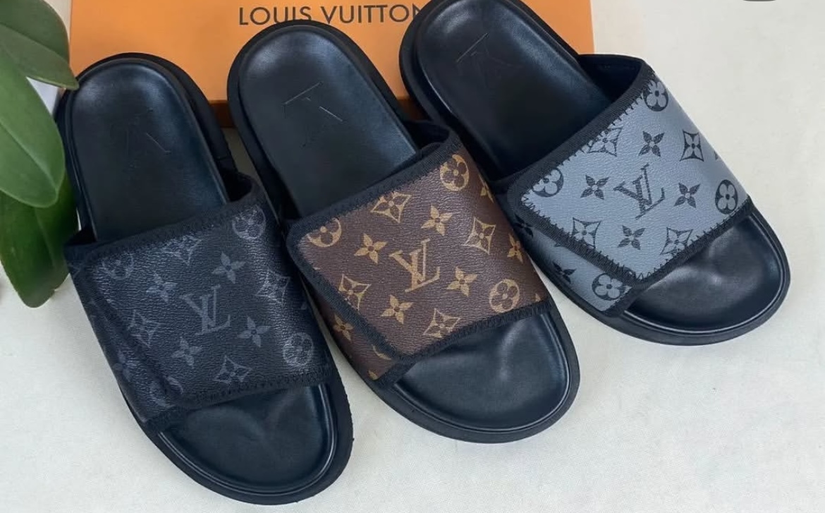 Claquettes LOUIS VUITTON 4