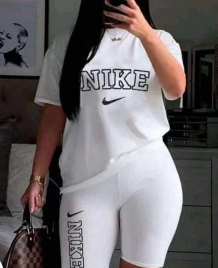 Ensemble de survetement NIKE