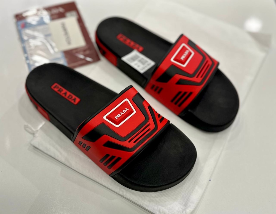 Claquettes Prada 001