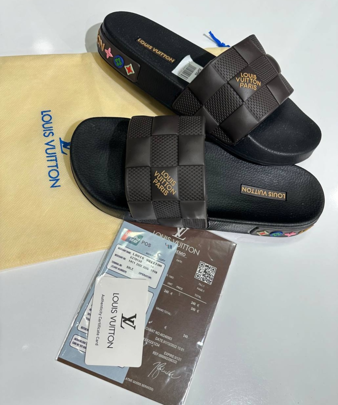 Claquettes Louıs Vuıtton 00